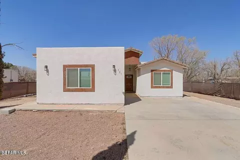 421 Valle Los Nogales Dr, Socorro, TX 79927
