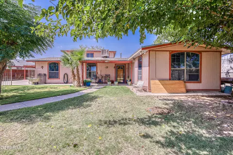 11500 La Poblana Dr, Socorro, TX 79927