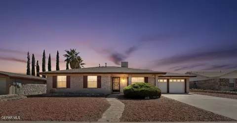 11312 Tom Ulozas Dr, El Paso, TX 79936