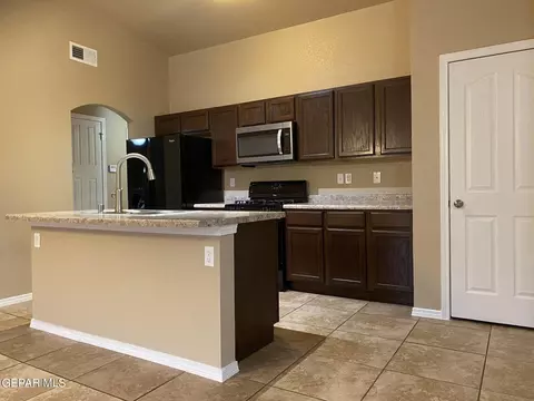 Kitchen - 10725 Silvercloud Dr, El Paso, TX 79924 photo 1 of 3