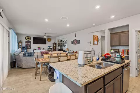 Kitchen - 6044 Hidden Passage Ave, El Paso, TX 79924 photo 1 of 4