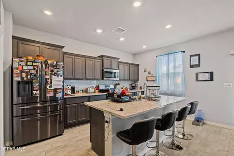 Kitchen - 6044 Hidden Passage Ave, El Paso, TX 79924 photo 2 of 4
