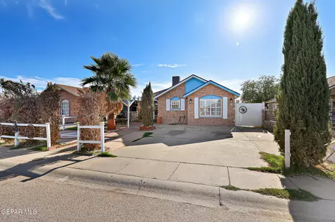 10424 Valle De Oro Dr, Socorro, TX 79927
