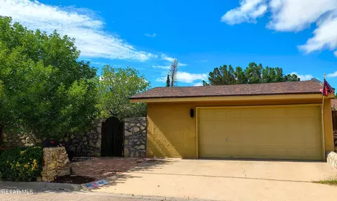 307 Golf View Ln, Horizon City, TX 79928