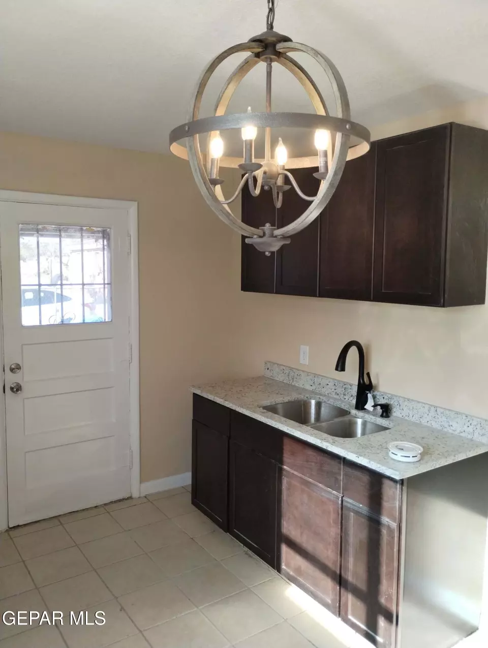 Kitchen - 423 N Carolina Dr, El Paso, TX 79915 photo 2 of 2