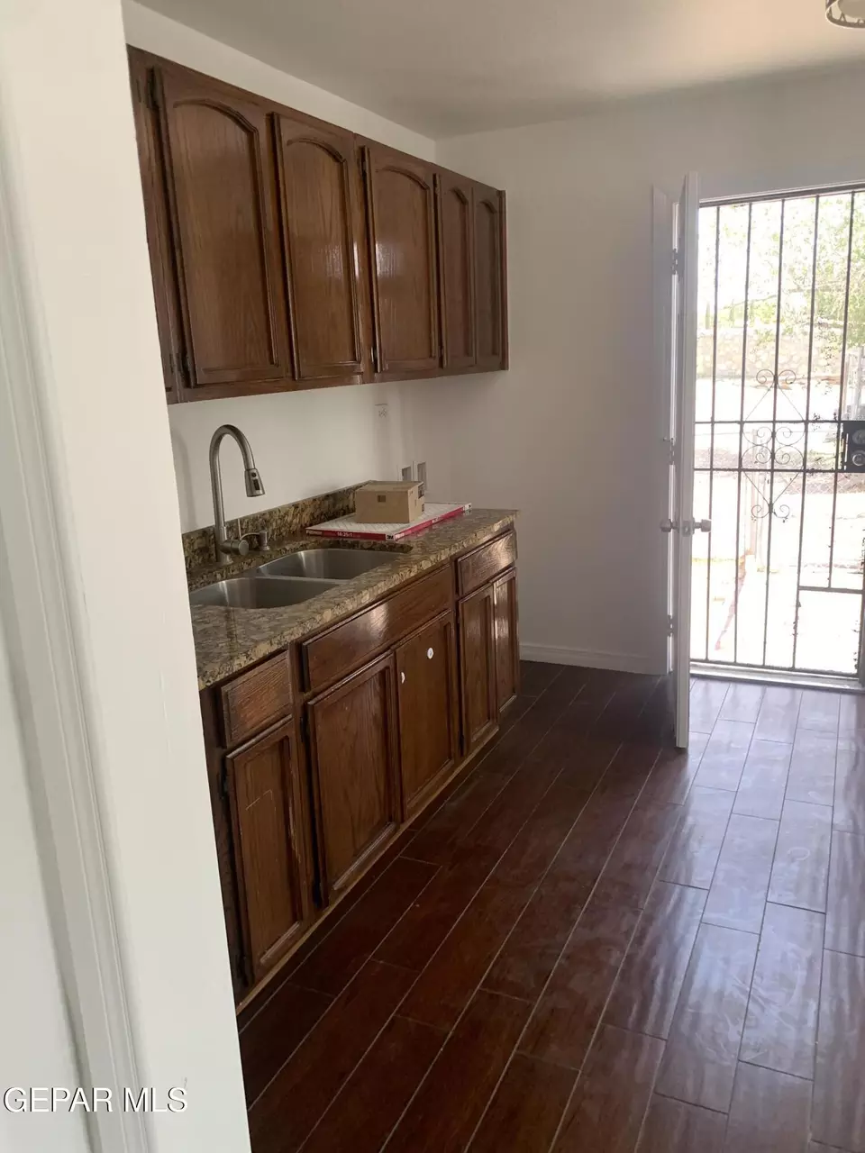 Entry Way - 423 N Carolina Dr, El Paso, TX 79915 photo 2 of 3