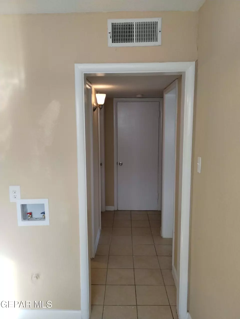 Entry Way - 423 N Carolina Dr, El Paso, TX 79915 photo 3 of 3