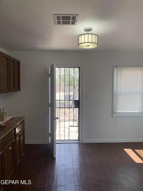 Entry Way - 423 N Carolina Dr, El Paso, TX 79915 photo 1 of 3