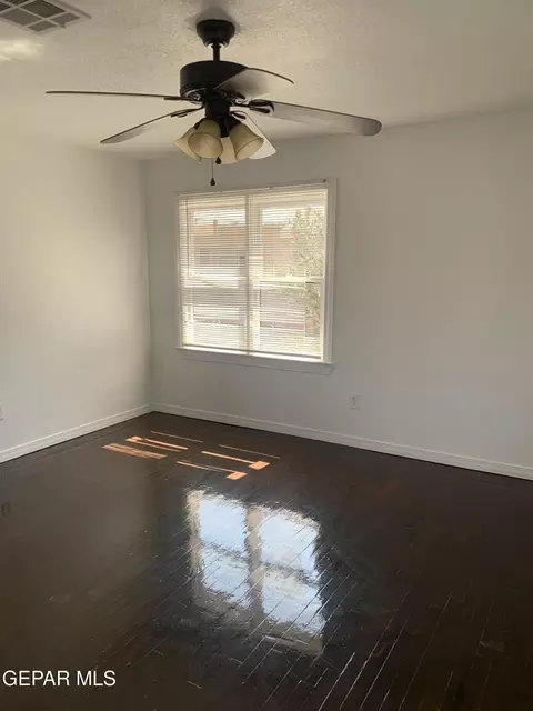 Bedroom - 423 N Carolina Dr, El Paso, TX 79915 photo 1 of 3