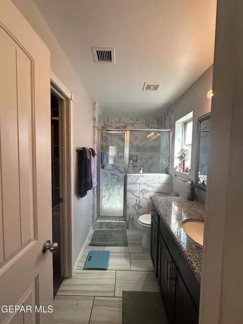 Bath - 15028 Method Ave, El Paso, TX 79938 photo 2 of 4