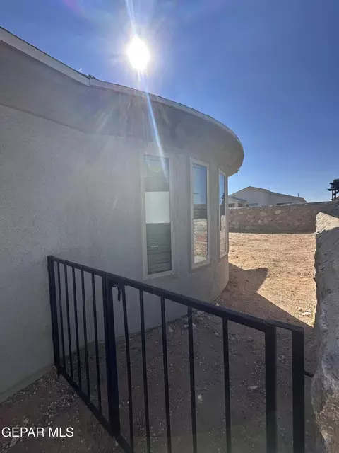Exterior - 15028 Method Ave, El Paso, TX 79938 photo 6 of 8