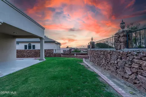 6433 La Posta Dr, El Paso, TX 79912