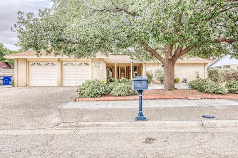 11209 Dick Lotz Ln, El Paso, TX 79936