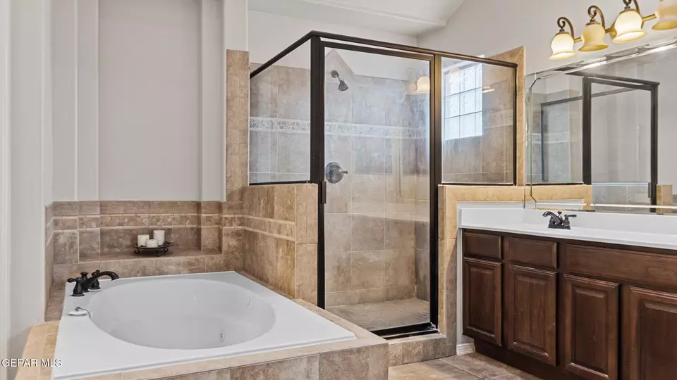 Bath - 12000 Stansbury Dr, El Paso, TX 79928 photo 2 of 4