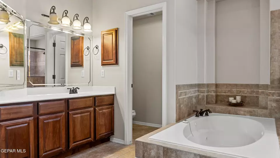 Bath - 12000 Stansbury Dr, El Paso, TX 79928 photo 3 of 4