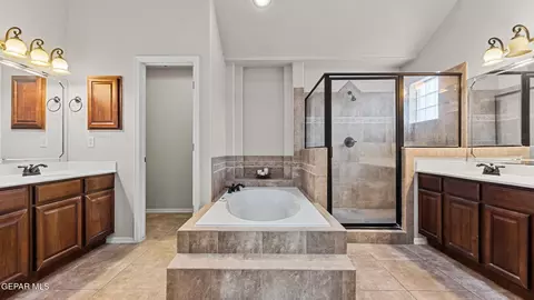 Bath - 12000 Stansbury Dr, El Paso, TX 79928 photo 1 of 4
