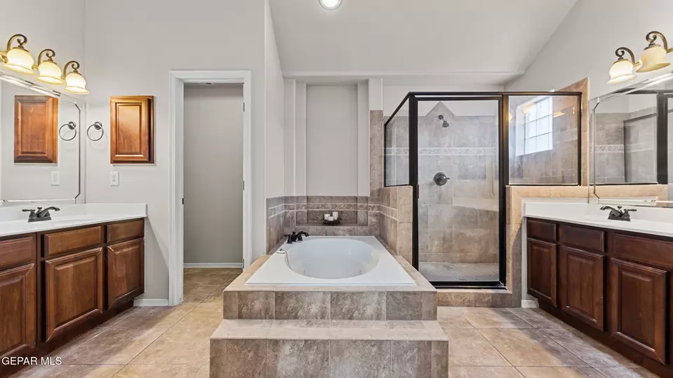 Bath - 12000 Stansbury Dr, El Paso, TX 79928 photo 1 of 4