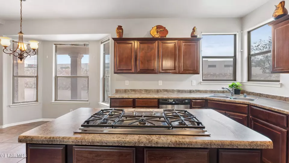 Kitchen - 12000 Stansbury Dr, El Paso, TX 79928 photo 5 of 5
