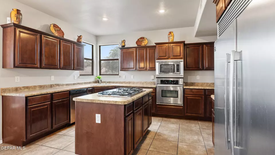 Kitchen - 12000 Stansbury Dr, El Paso, TX 79928 photo 2 of 5