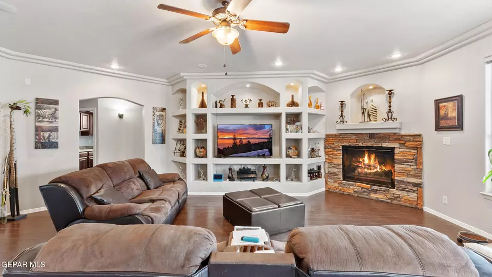 Living - 12000 Stansbury Dr, El Paso, TX 79928 photo 2 of 3