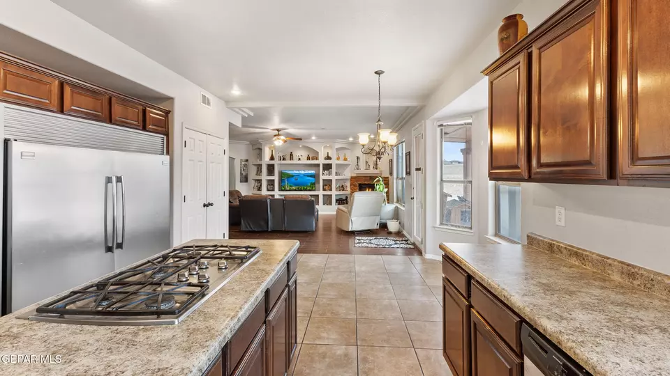 Kitchen - 12000 Stansbury Dr, El Paso, TX 79928 photo 4 of 5