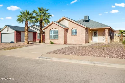 10265 Valle Koki Dr, Socorro, TX 79927