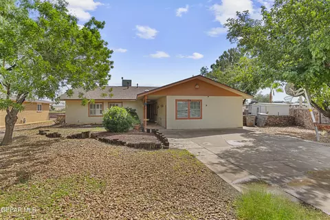 128 Serrania Dr, El Paso, TX 79932