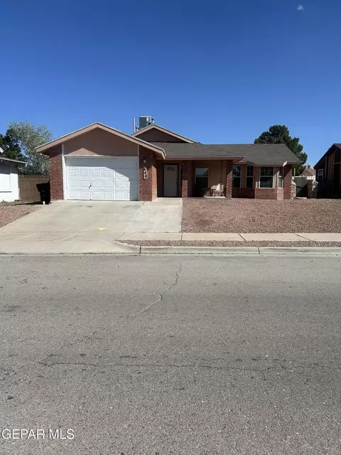 440 Katherine Dr, Horizon City, TX 79928