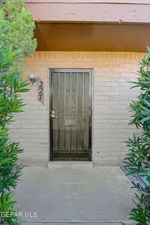 227 Montego Bay Dr, El Paso, TX 79912