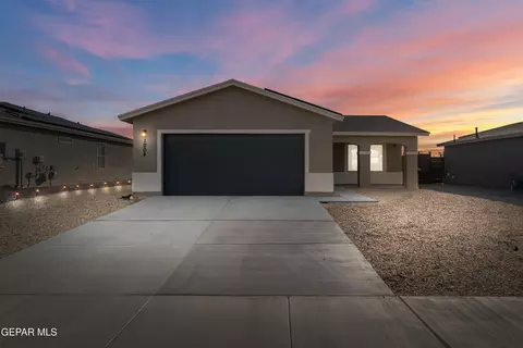 1004 Painted Lady St, Horizon City, TX 79928