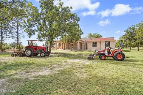 300 Ruffian Way, Clint, TX 79836