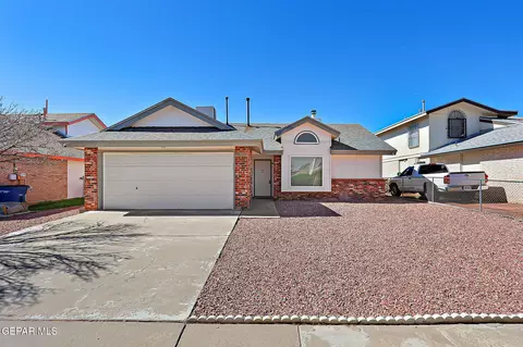 10983 Yogi Berra Dr, El Paso, TX 79934
