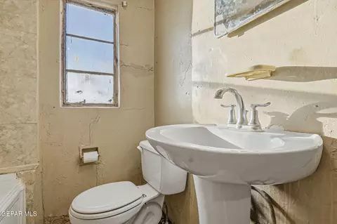 Bath - 116 Tamarisk St, Anthony, TX 79821 photo 1 of 3