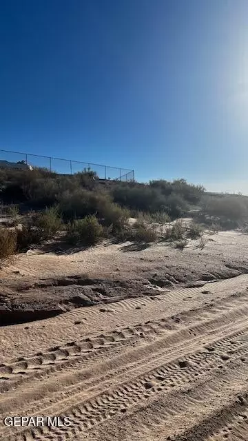 26 Trans Park Dr, El Paso, TX 79927