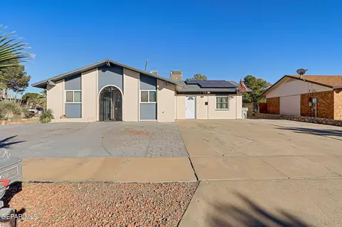 2624 Lake Victoria Dr, El Paso, TX 79936