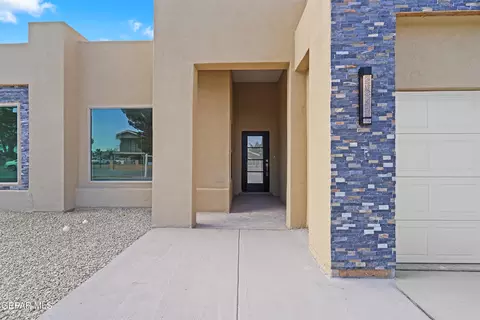 466 Sylvia Ct, Socorro, TX 79927