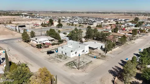 421 Panahi Rd, Socorro, TX 79927