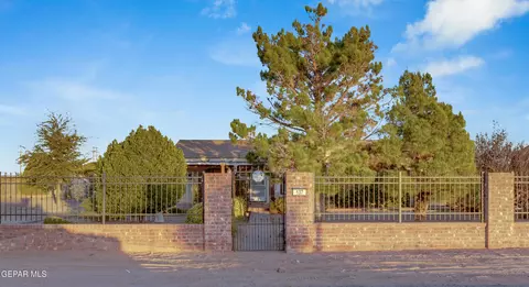 137 Magee Dr, Chaparral, NM 88081