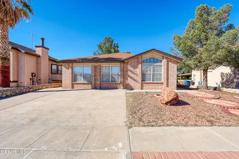 1449 Chato Villa Dr, El Paso, TX 79936