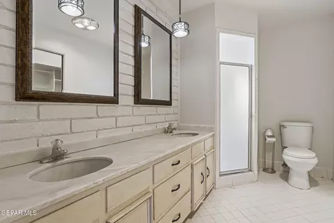 Bath - 7770 Westside Rd, Anthony, TX 79821 photo 1 of 4
