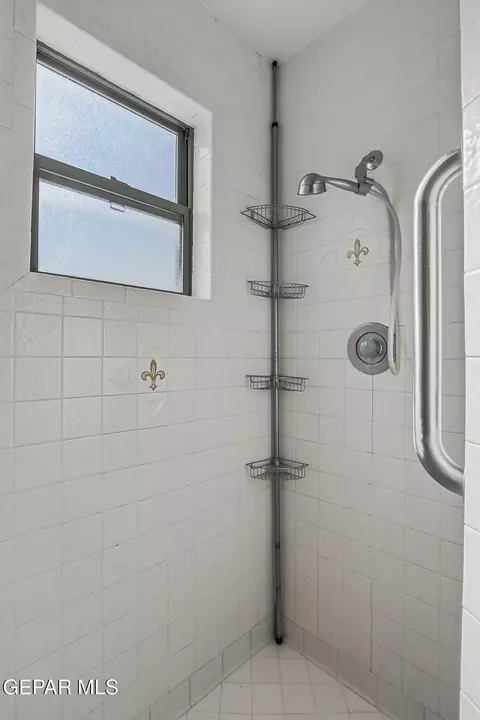 Bath - 7770 Westside Rd, Anthony, TX 79821 photo 2 of 4
