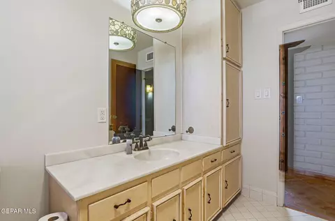 Bath - 7770 Westside Rd, Anthony, TX 79821 photo 4 of 4