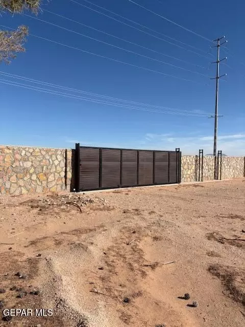 13340 Frankie Ln, El Paso, TX 79938