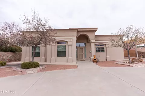 302 Golf View Ln, Horizon City, TX 79928