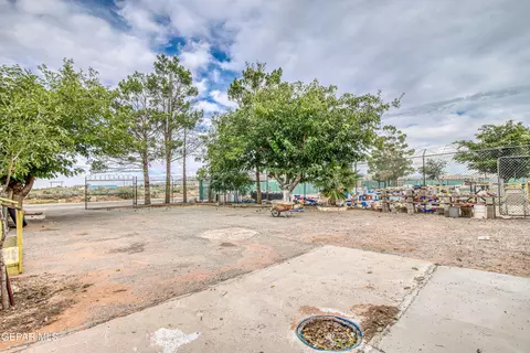 14572 Bradley Rd, El Paso, TX 79938