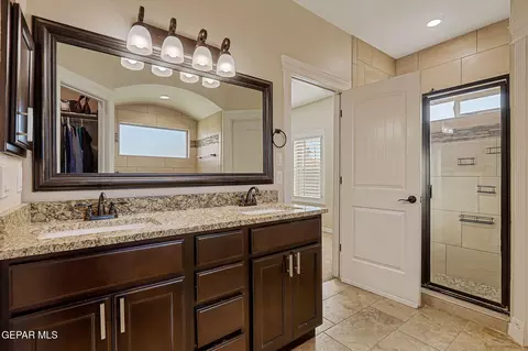 Bath - 1012 Maximo Dr, El Paso, TX 79932 photo 3 of 6
