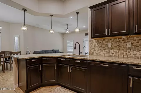 Kitchen - 1012 Maximo Dr, El Paso, TX 79932 photo 1 of 4