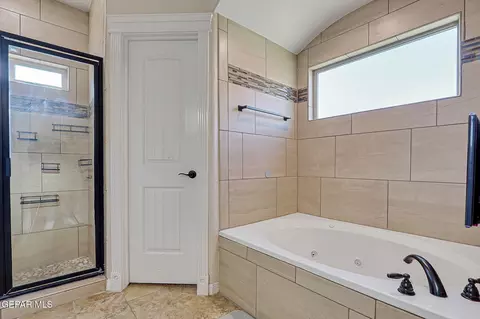 Bath - 1012 Maximo Dr, El Paso, TX 79932 photo 1 of 6