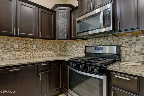 Kitchen - 1012 Maximo Dr, El Paso, TX 79932 photo 2 of 4