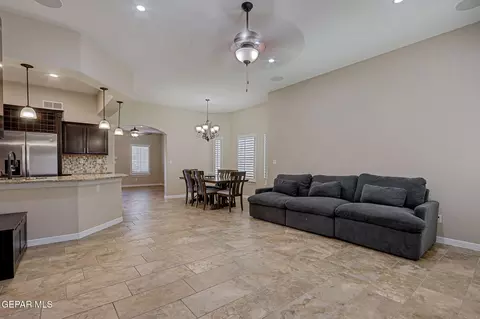 Living - 1012 Maximo Dr, El Paso, TX 79932 photo 3 of 4